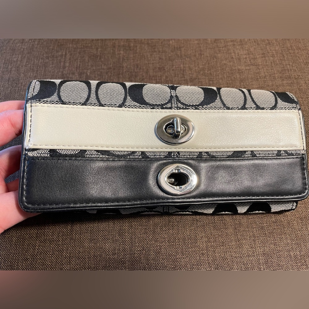 Coach Wallet - Picture 11 of 11